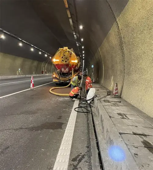 花都隧道排水渠清淤